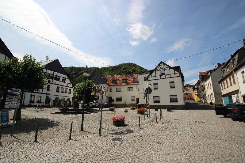 Mehrfamilienhaus, Wohnhaus Brohl-Lützing Brohl - 9 Zimmer, 240 m&sup2;, 350.000&euro; | Angebot:25690103