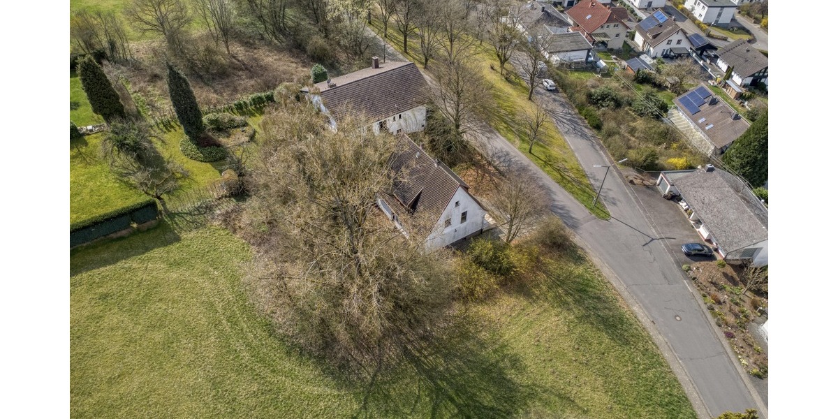 Solides Haus mit großem Garten in Aussichtslage ! - Einfamilienhaus Staudt | Angebot:25942745