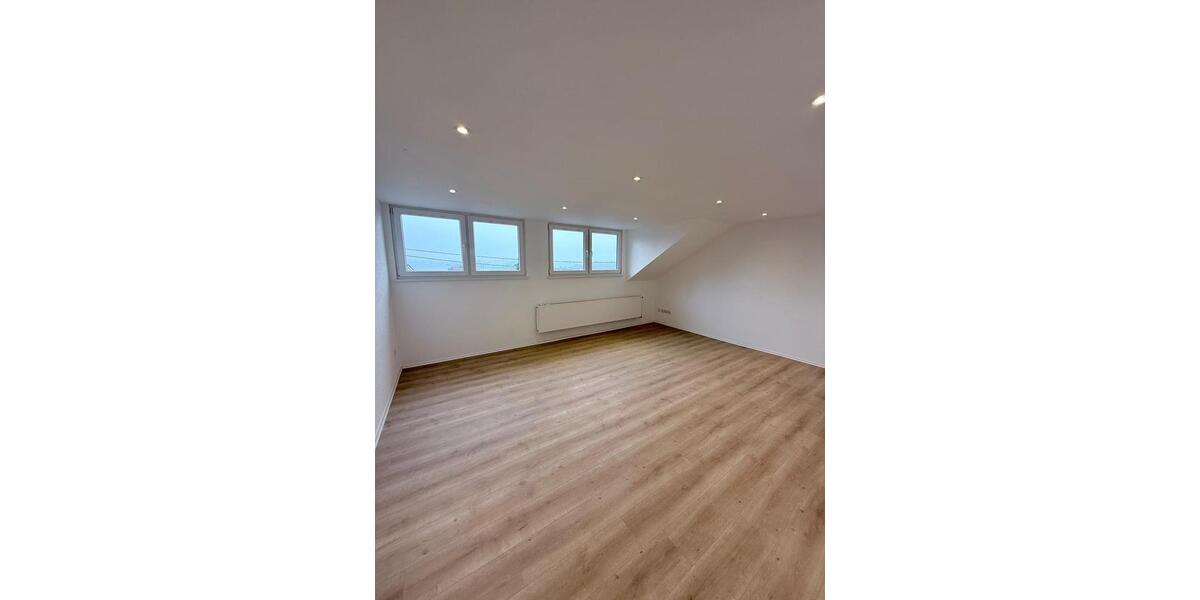 Dachgeschoßwohnung Kleinmaischeid - 4 Zimmer, 121 m&sup2;, 1.090&euro; | Angebot:25256838