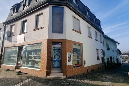 Haus Dierdorf - 8 Zimmer, 300 m&sup2;, 220.000&euro; | Angebot:24672798