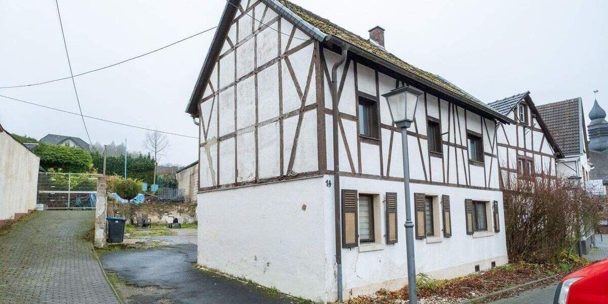 Mehrfamilienhaus, Wohnhaus Bad Neuenahr-Ahrweiler Ramersbach - 8 Zimmer, 200 m&sup2;, 199.000&euro; | Angebot:25677249