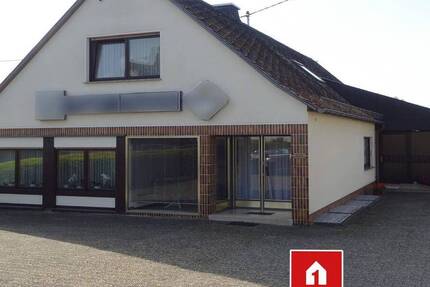 Haus Rückeroth - 5 Zimmer, 225 m&sup2;, 270.000&euro; | Angebot:25738112