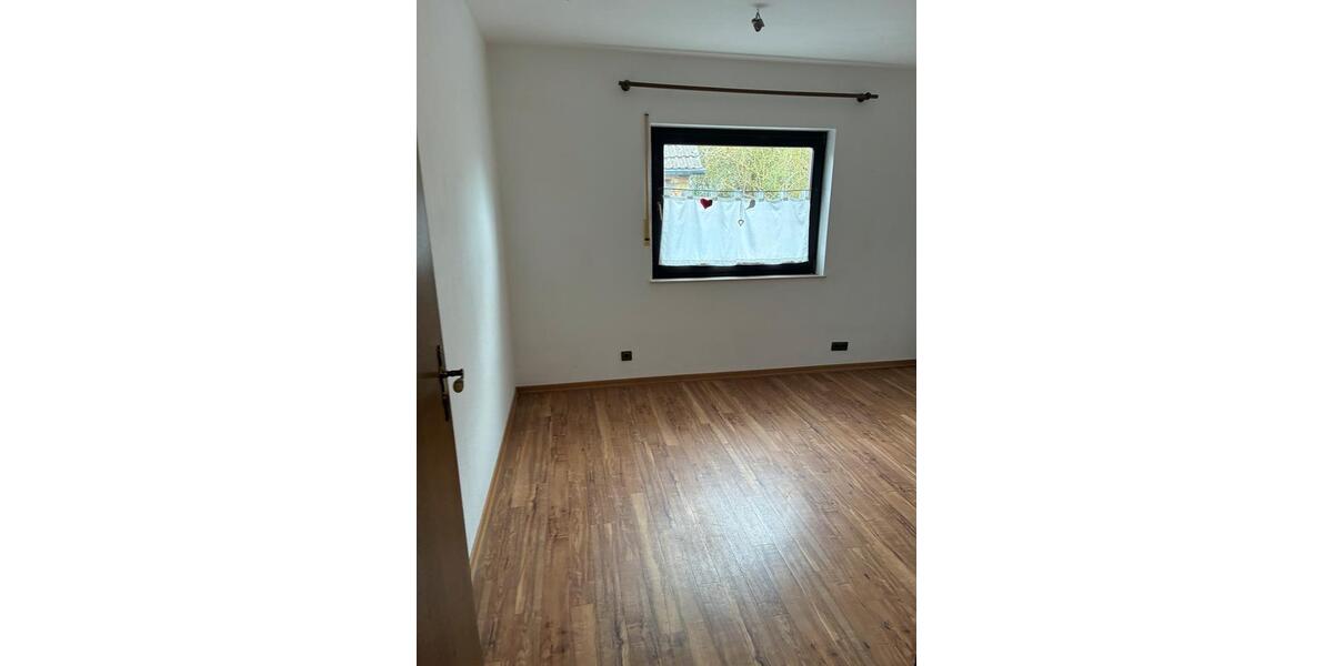 Erdgeschoßwohnung Breitscheid - 3 Zimmer, 109 m&sup2;, 1.000&euro; | Angebot:25977514