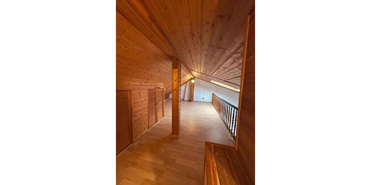 Etagenwohnung Neuwied Feldkirchen - 7 Zimmer, 170 m&sup2;, 1.800&euro; | Angebot:26032374