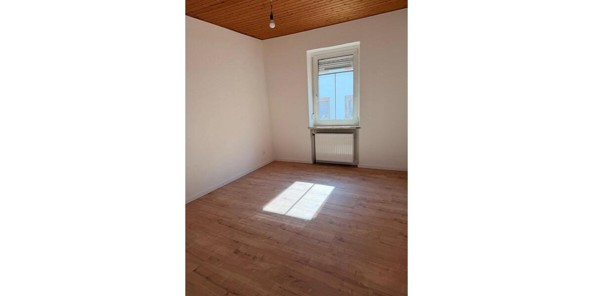 Etagenwohnung Neuwied Feldkirchen - 7 Zimmer, 170 m&sup2;, 1.800&euro; | Angebot:26032374