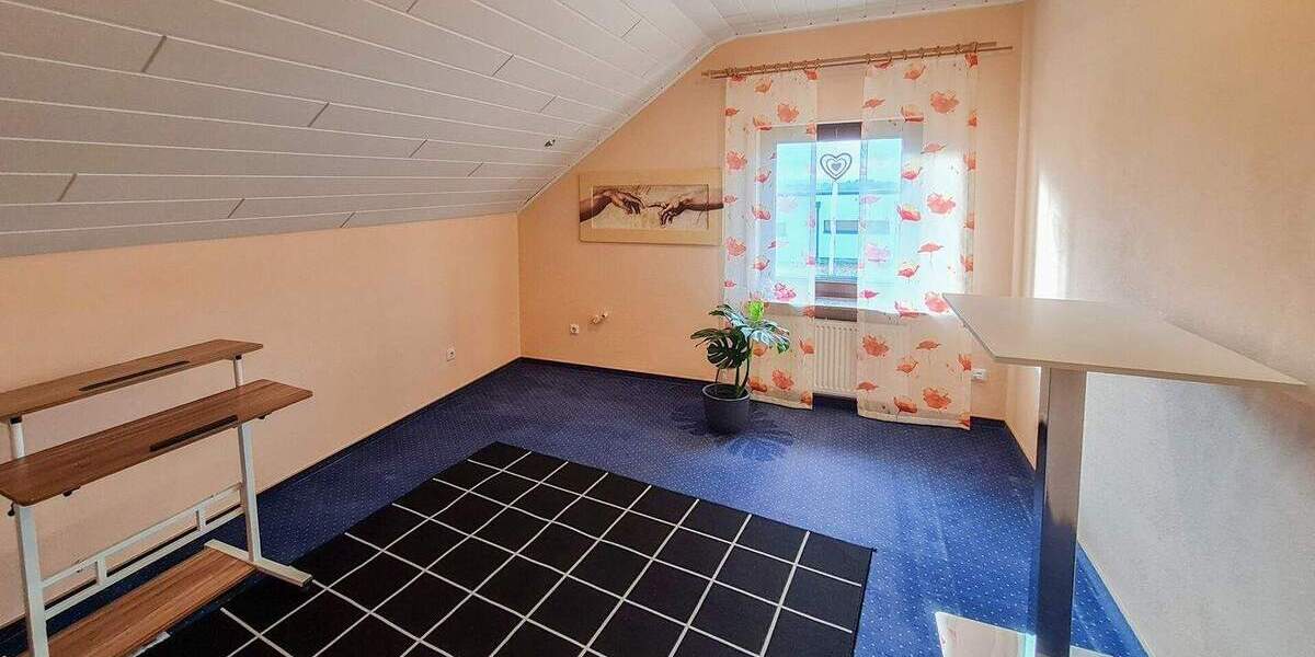 Einfamilienhaus Straßenhaus - 8 Zimmer, 220 m&sup2;, 570.000&euro; | Angebot:25691903