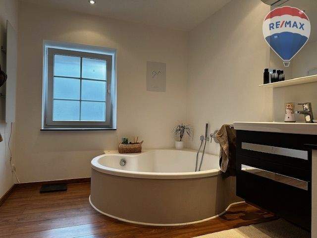 Einfamilienhaus Höhr-Grenzhausen Grenzhausen - 9 Zimmer, 225 m&sup2;, 459.000&euro; | Angebot:25664423