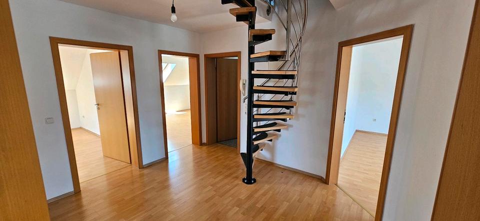 Dachgeschoßwohnung Mülheim-Kärlich Kärlich - 5 Zimmer, 105 m&sup2;, 1.000&euro; | Angebot:25419319