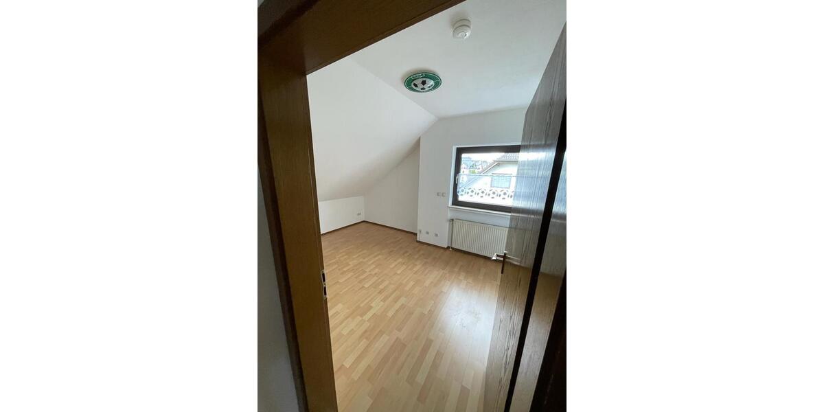 Dachgeschoßwohnung Koblenz Bubenheim - 4 Zimmer, 96 m&sup2;, 900&euro; | Angebot:26522600