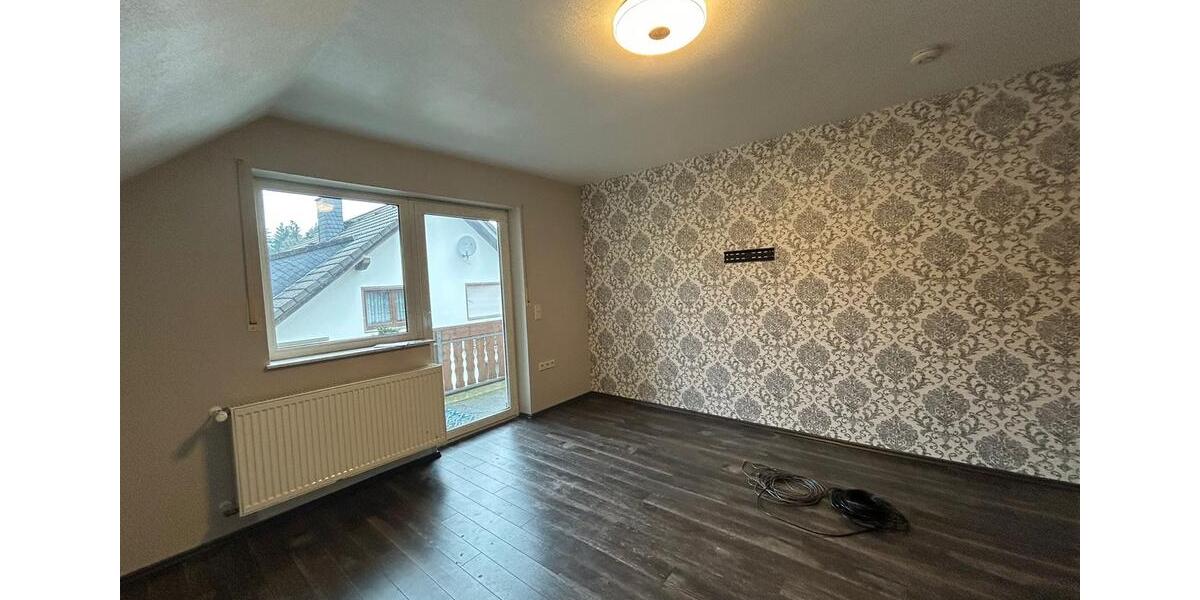 Dachgeschoßwohnung Straßenhaus - 3 Zimmer, 80 m&sup2;, 790&euro; | Angebot:26033601