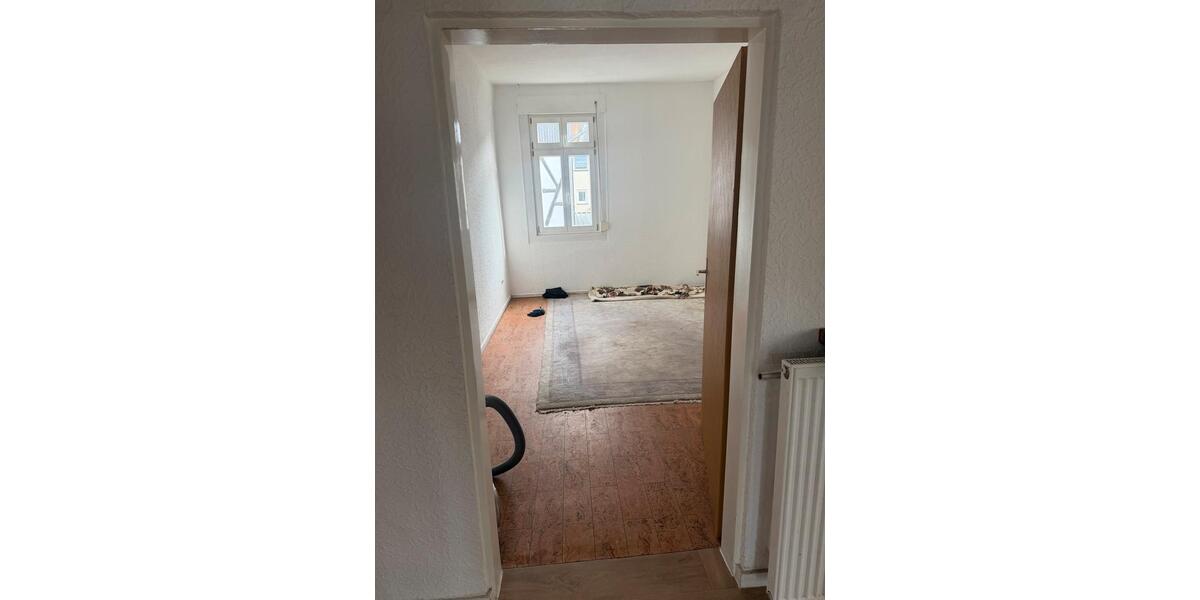 Etagenwohnung Dahlheim - 7 Zimmer, 180 m&sup2;, 700&euro; | Angebot:25870790