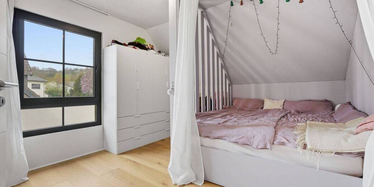 Einfamilienhaus Gönnersdorf - 7 Zimmer, 220 m&sup2;, 525.000&euro; | Angebot:26043633