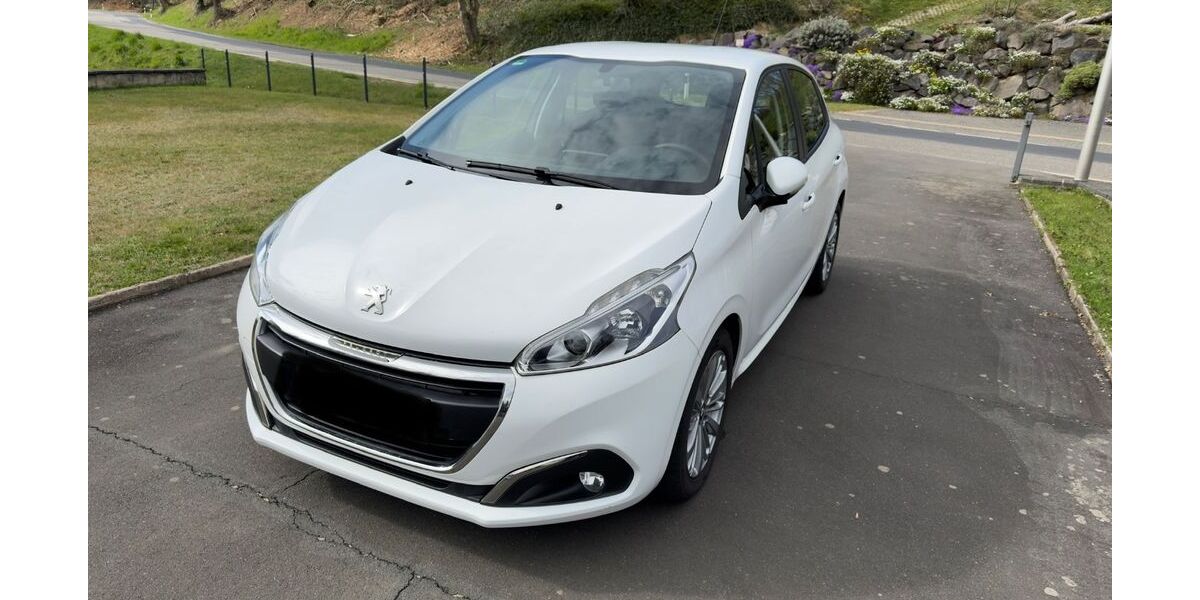 Peugeot 208 142.502 km 6.000 &euro; Schalkenbach 53426