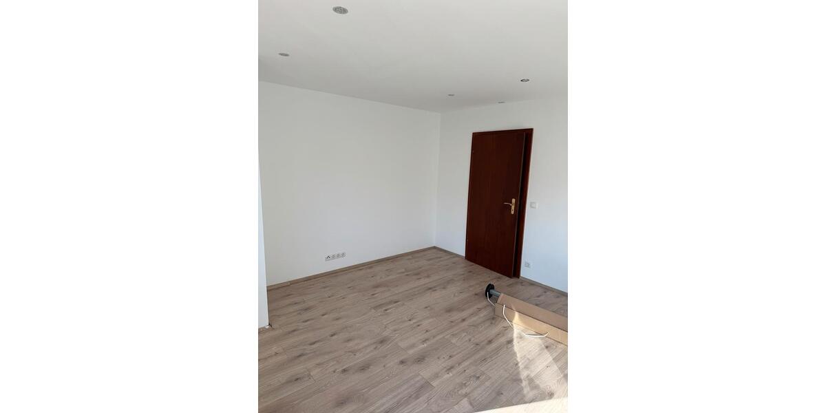 Etagenwohnung Linz am Rhein - 3 Zimmer, 90 m&sup2;, 900&euro; | Angebot:25659928
