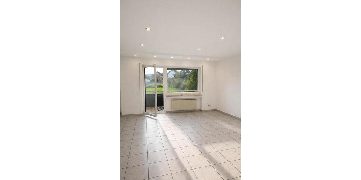 Etagenwohnung Lonnig - 3 Zimmer, 78 m&sup2;, 650&euro; | Angebot:25990629