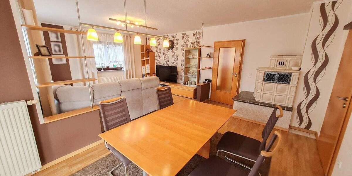 Einfamilienhaus Straßenhaus - 8 Zimmer, 220 m&sup2;, 570.000&euro; | Angebot:25691903