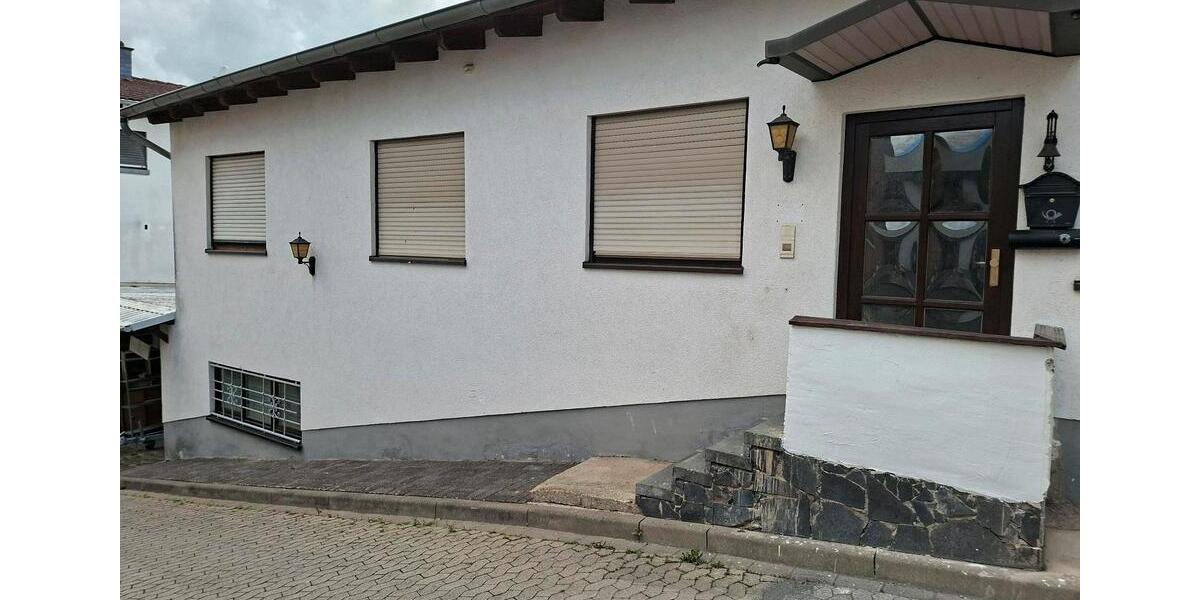 Etagenwohnung Andernach - 7 Zimmer, 240 m&sup2;, 240.000&euro; | Angebot:26677012