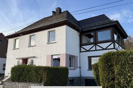 Haus Raubach - 9 Zimmer, 300 m&sup2;, 299.000&euro; | Angebot:25770006