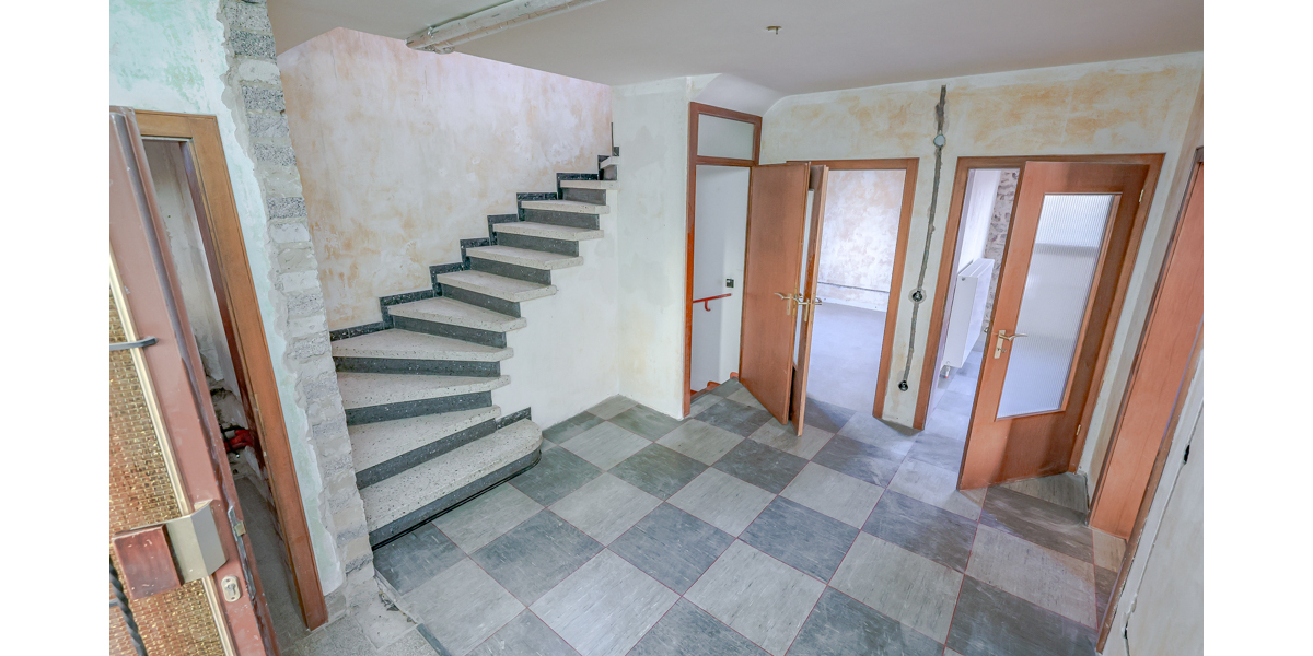 Rohdiamant mit Potenzial: Entkerntes Haus mit viel Platz für Mensch & Tier. 5686 m² Grundstück! - Einfamilienhaus Bad Honnef / Aegidienberg Aegidienberg | Angebot:25097239