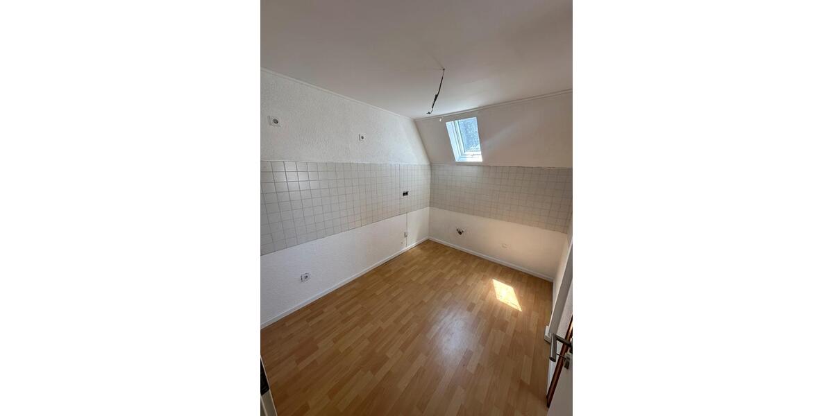 Dachgeschoßwohnung Kruft - 3 Zimmer, 80 m&sup2;, 700&euro; | Angebot:25075013