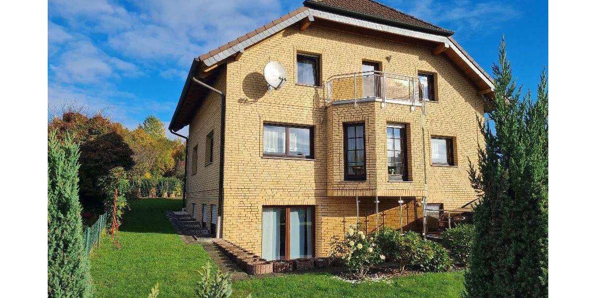 Einfamilienhaus Straßenhaus - 8 Zimmer, 220 m&sup2;, 570.000&euro; | Angebot:25691903
