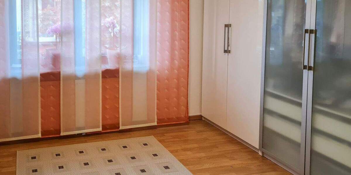 Einfamilienhaus Straßenhaus - 8 Zimmer, 220 m&sup2;, 570.000&euro; | Angebot:25691903