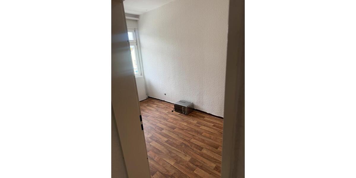 Etagenwohnung Dahlheim - 7 Zimmer, 180 m&sup2;, 700&euro; | Angebot:25870790