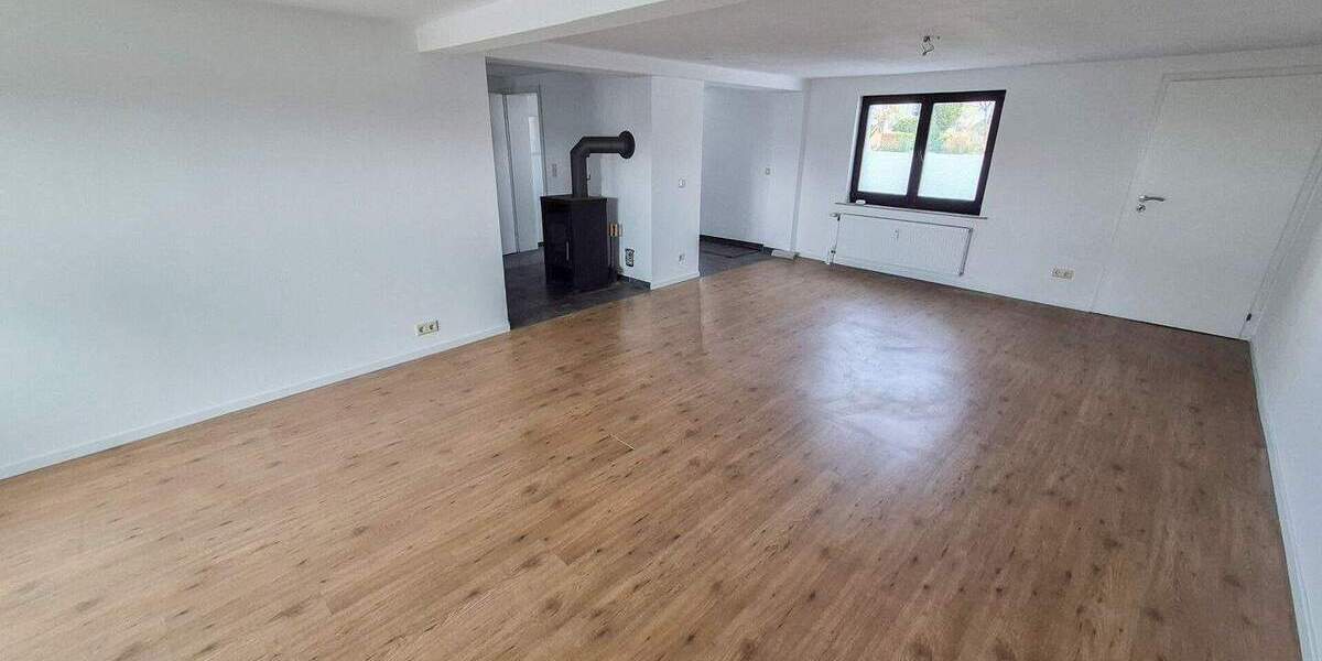 Mehrfamilienhaus, Wohnhaus Asbach-Altenhofen Altenhofen - 7 Zimmer, 179 m&sup2;, 195.000&euro; | Angebot:25738159