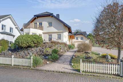 Haus Rengsdorf - 7 Zimmer, 153 m&sup2;, 469.000&euro; | Angebot:25454697