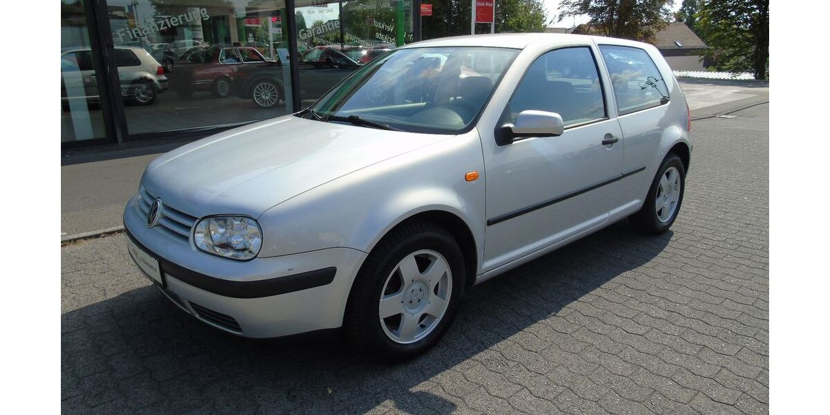 VW Golf 111.000 km 2.990 &euro; Ransbach-Baumbach 56235