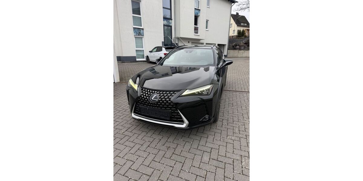 Lexus UX 69.425 km 23.999 &euro; Ransbach Baumbach 56235