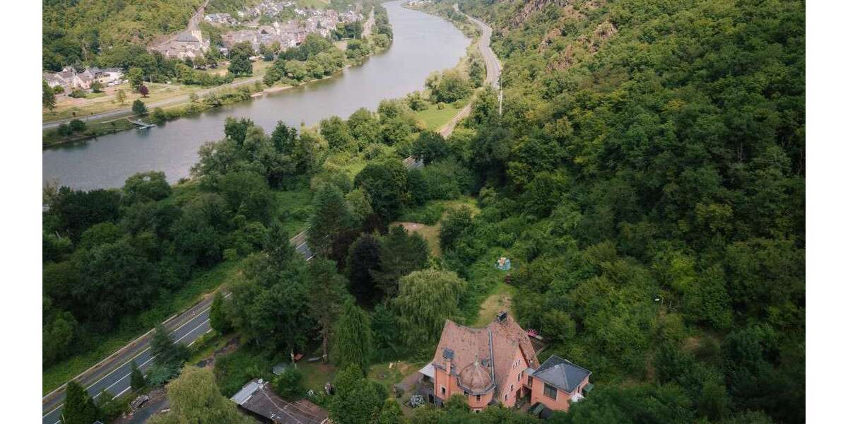 Einfamilienhaus Burgen - 10 Zimmer, 599 m&sup2;, 650.000&euro; | Angebot:22269354