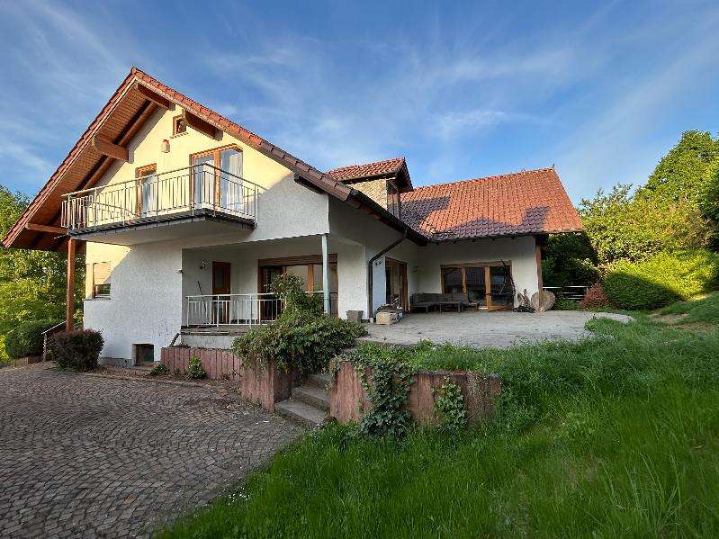 Einfamilienhaus Neustadt Hombach - 10 Zimmer, 322 m&sup2;, 535.000&euro; | Angebot:26858784