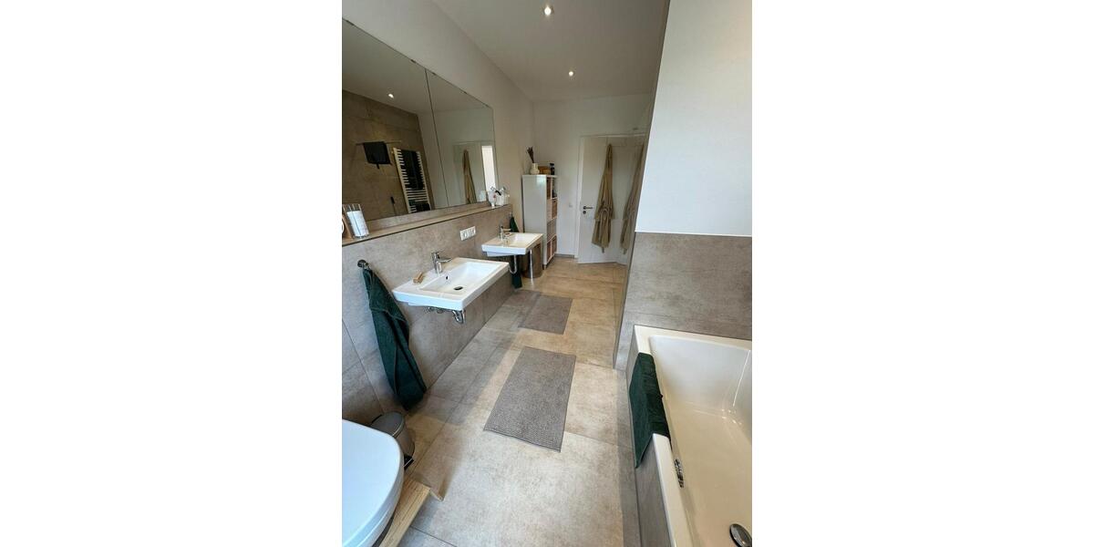 Dachgeschoßwohnung Kleinmaischeid - 4 Zimmer, 131 m&sup2;, 1.280&euro; | Angebot:25961988