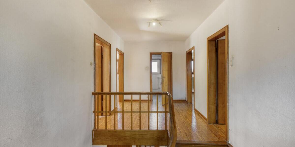 Solides Haus mit großem Garten in Aussichtslage ! - Einfamilienhaus Staudt | Angebot:25942745