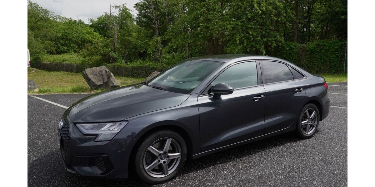Audi A3 63.000 km 25.900 &euro; unkel 53572