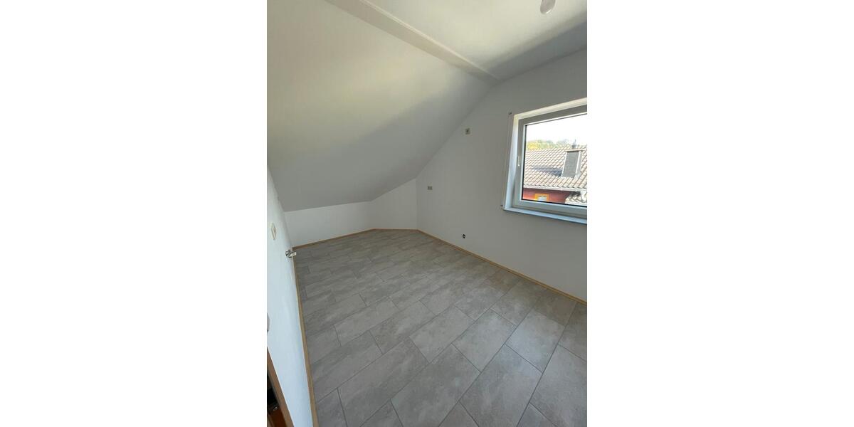 Dachgeschoßwohnung Breitscheid - 3 Zimmer, 72 m&sup2;, 620&euro; | Angebot:25860012