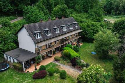 Haus Rheinbrohl - 15 Zimmer, 416 m&sup2;, 359.000&euro; | Angebot:25519174