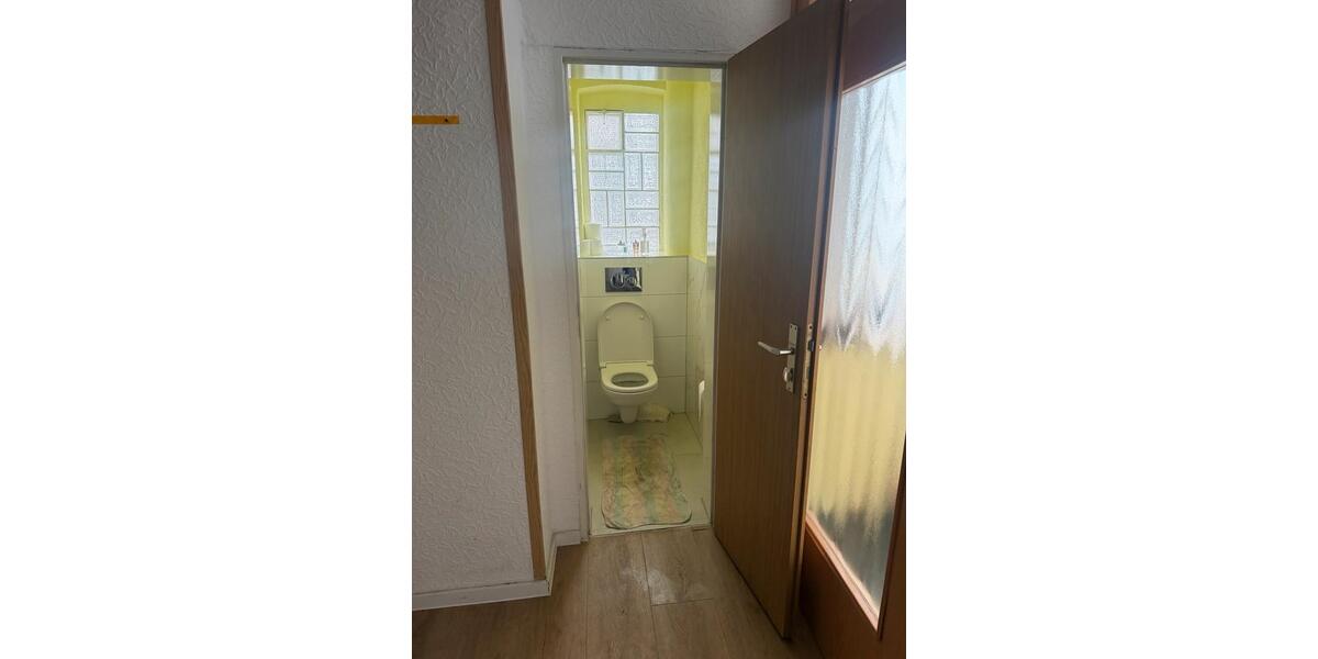 Etagenwohnung Dahlheim - 7 Zimmer, 180 m&sup2;, 700&euro; | Angebot:25870790