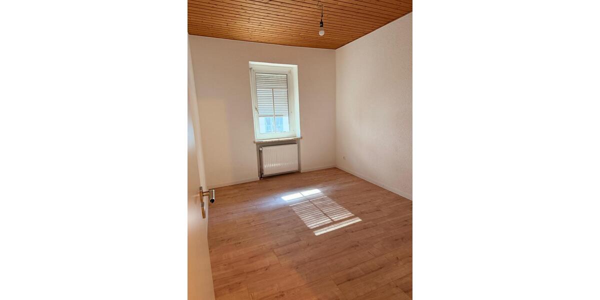 Etagenwohnung Neuwied Feldkirchen - 7 Zimmer, 170 m&sup2;, 1.800&euro; | Angebot:26032374