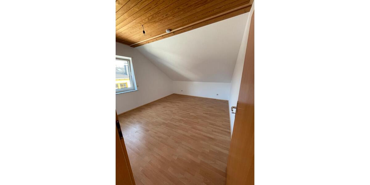 Dachgeschoßwohnung Breitscheid - 3 Zimmer, 72 m&sup2;, 620&euro; | Angebot:25860012
