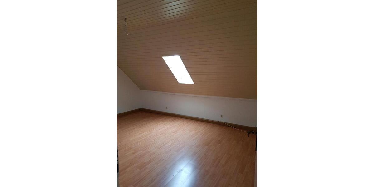 Dachgeschoßwohnung Nauort - 3 Zimmer, 75 m&sup2;, 400&euro; | Angebot:26678207