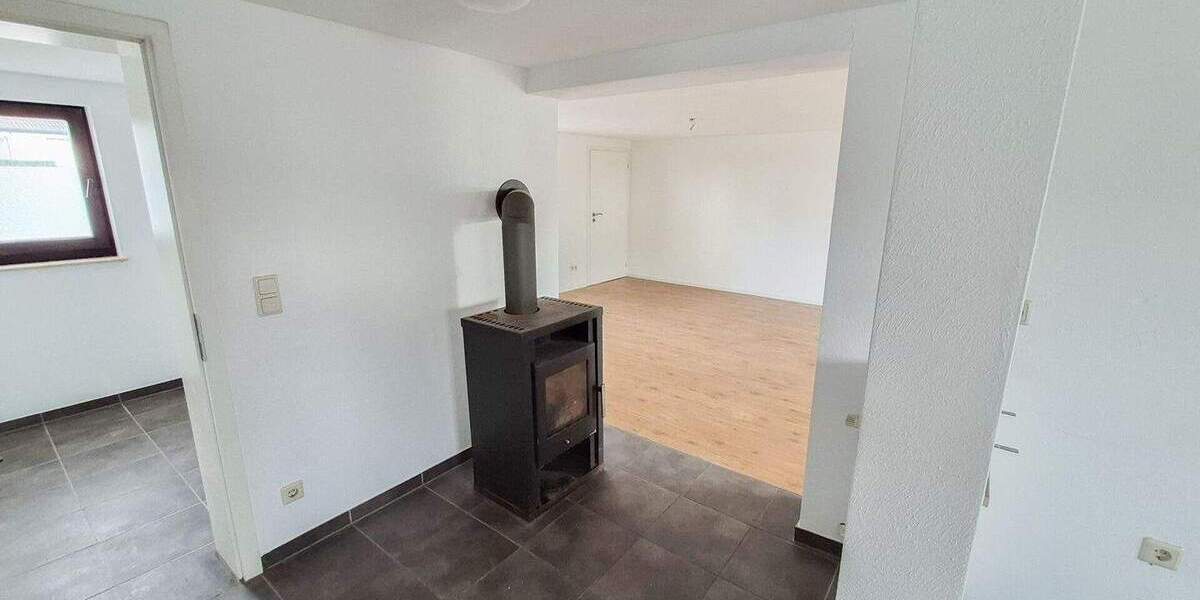 Mehrfamilienhaus, Wohnhaus Asbach-Altenhofen Altenhofen - 7 Zimmer, 179 m&sup2;, 195.000&euro; | Angebot:25738159