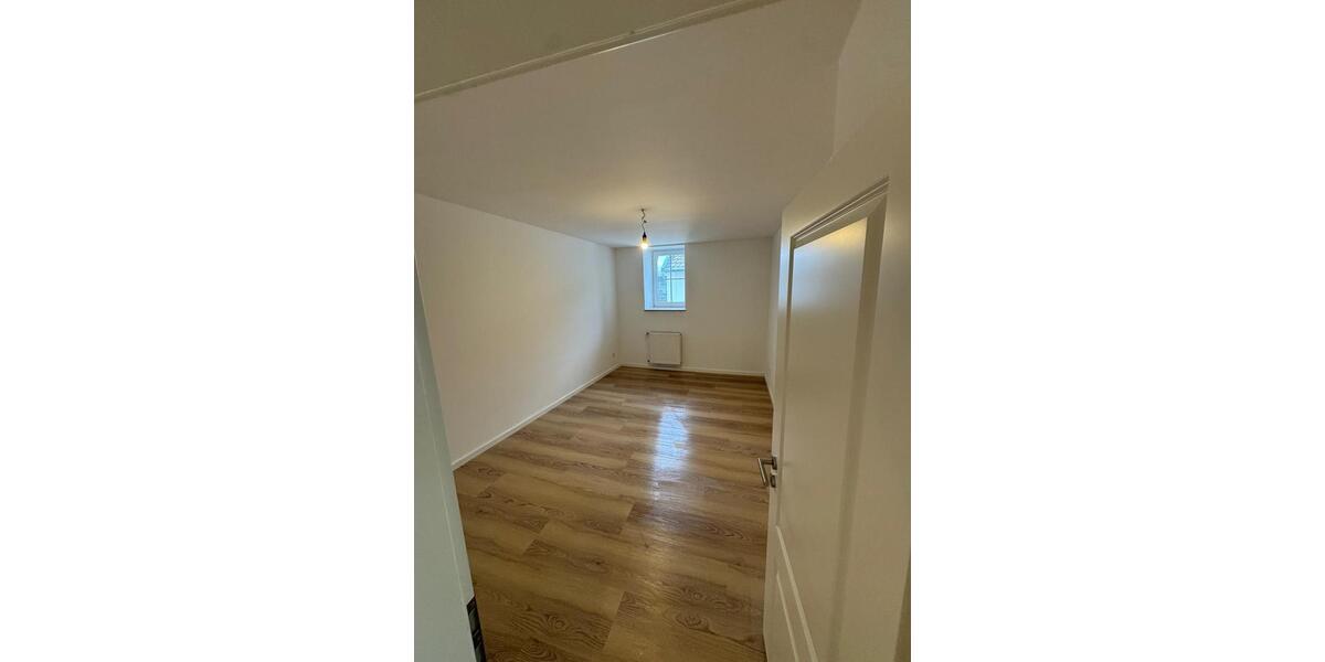 Etagenwohnung Bad Hönningen - 5.5 Zimmer, 150 m&sup2;, 1.300&euro; | Angebot:25844340