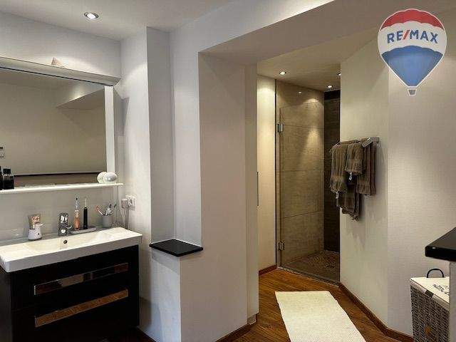 Einfamilienhaus Höhr-Grenzhausen Grenzhausen - 9 Zimmer, 225 m&sup2;, 459.000&euro; | Angebot:25664423