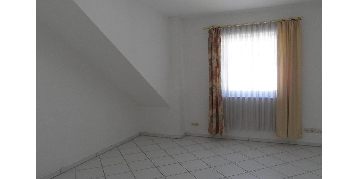 Dachgeschoßwohnung Puderbach - 5 Zimmer, 150 m&sup2;, 980&euro; | Angebot:24763652