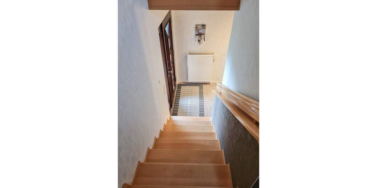 Einfamilienhaus Straßenhaus - 8 Zimmer, 220 m&sup2;, 570.000&euro; | Angebot:25691903