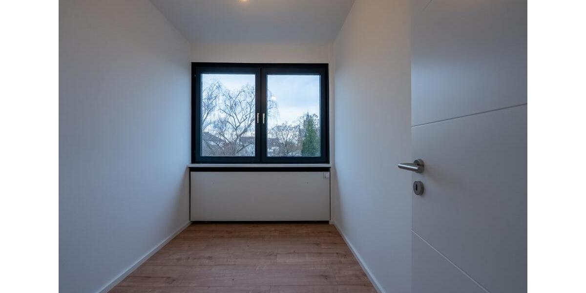 Dachgeschoßwohnung Neuwied - 4 Zimmer, 125 m&sup2;, 1.750&euro; | Angebot:25543097