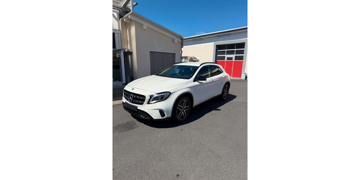 Mercedes-Benz GLA 180 164.783 km 13.990 &euro; Selters 56242