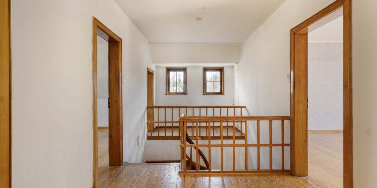 Solides Haus mit großem Garten in Aussichtslage ! - Einfamilienhaus Staudt | Angebot:25942745